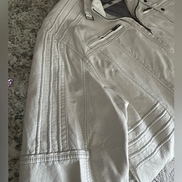 BKE Men’s Cream White Faux Leather Moto Jacket Size XL - Picture 8 of 11
